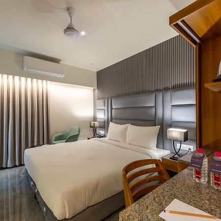 Hotel Nalanda Ahmedabad Extérieur photo