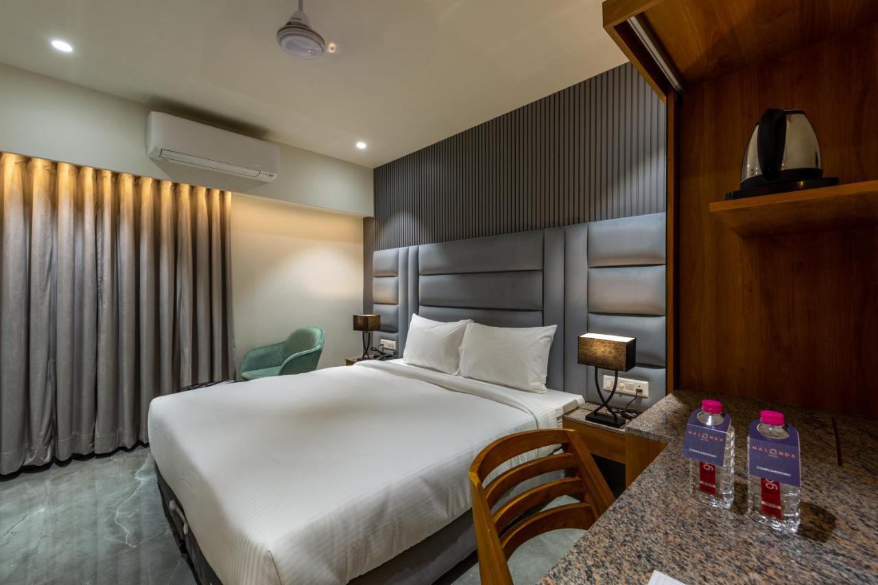 Hotel Nalanda Ahmedabad Extérieur photo