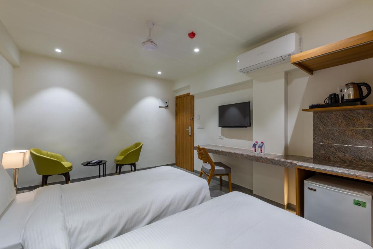 Hotel Nalanda Ahmedabad Extérieur photo