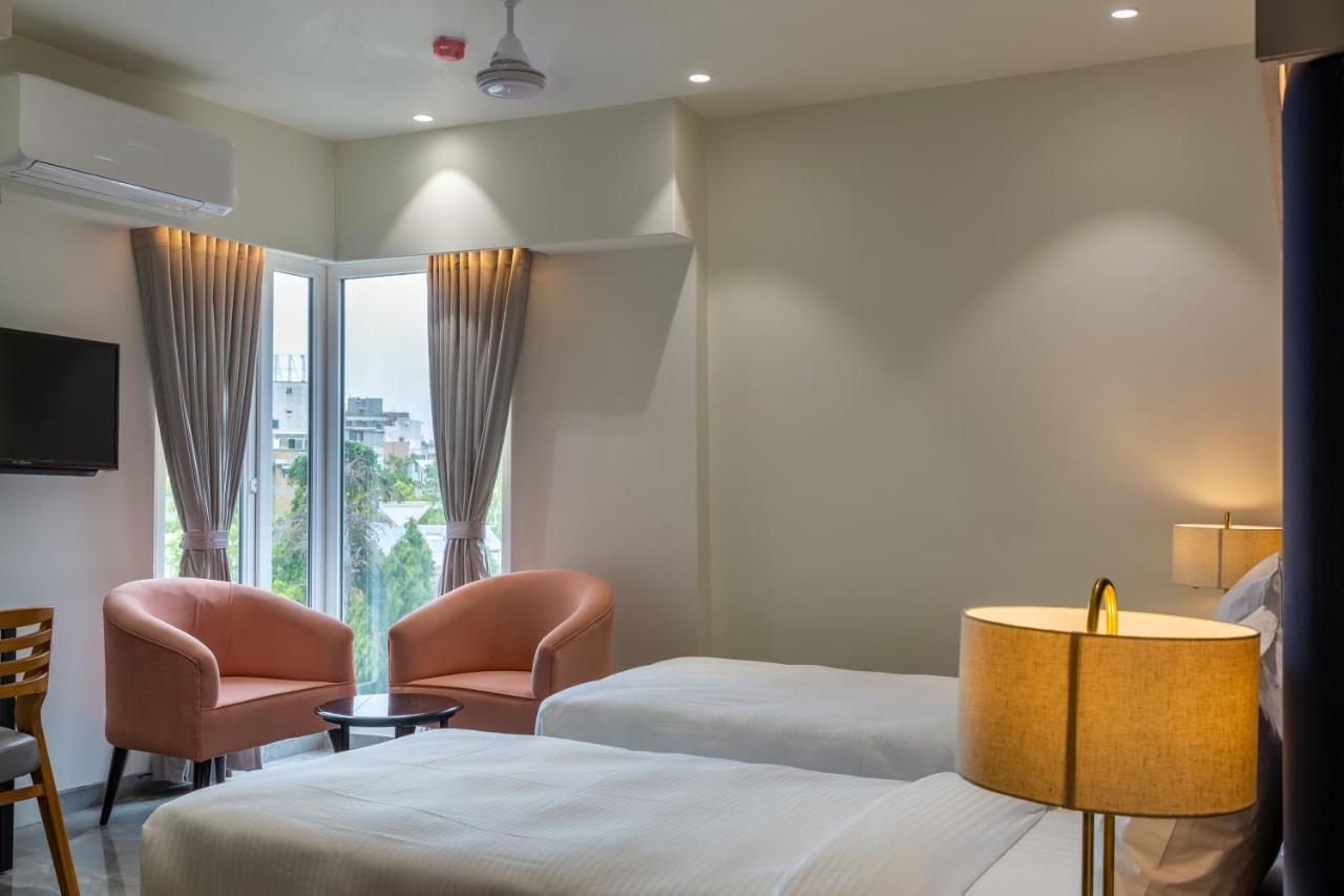 Hotel Nalanda Ahmedabad Extérieur photo