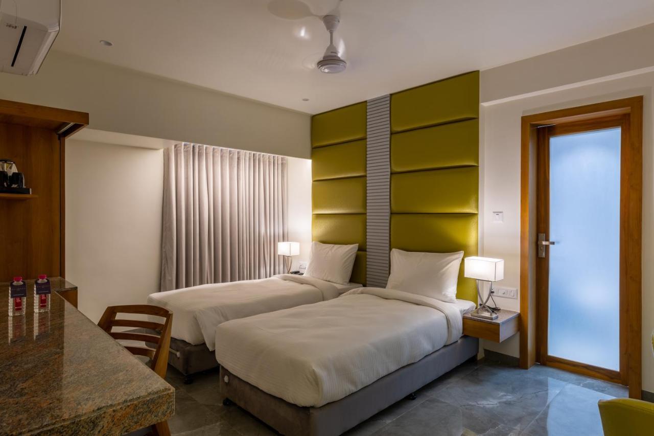 Hotel Nalanda Ahmedabad Extérieur photo