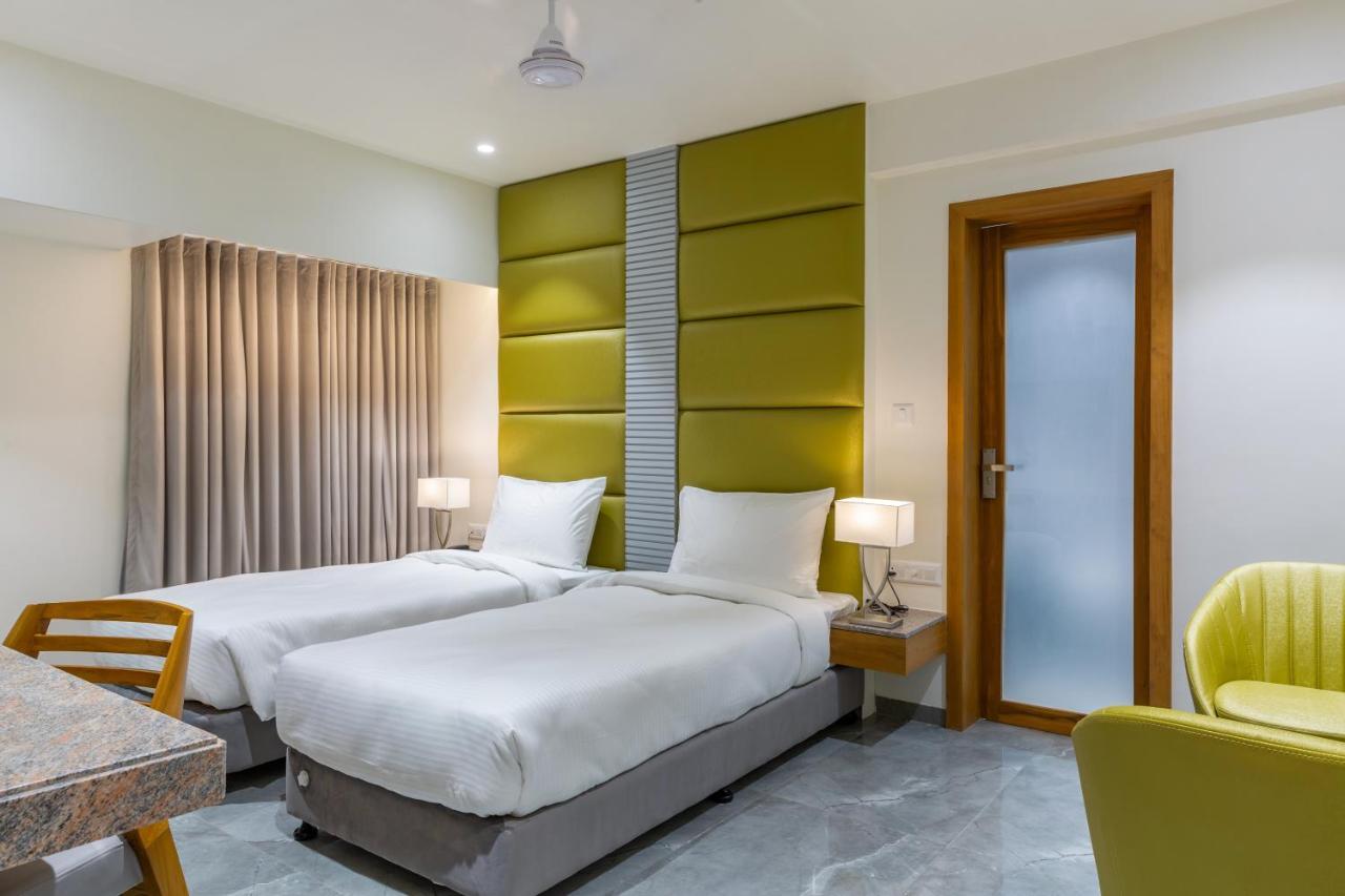 Hotel Nalanda Ahmedabad Extérieur photo