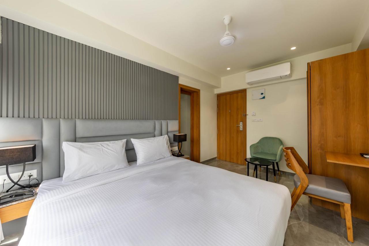 Hotel Nalanda Ahmedabad Extérieur photo